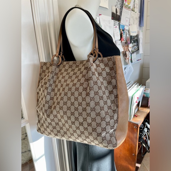 Gucci Canvas and Leather Tote Bag in beige. Great condition and authenticated. - Picture 4 of 11